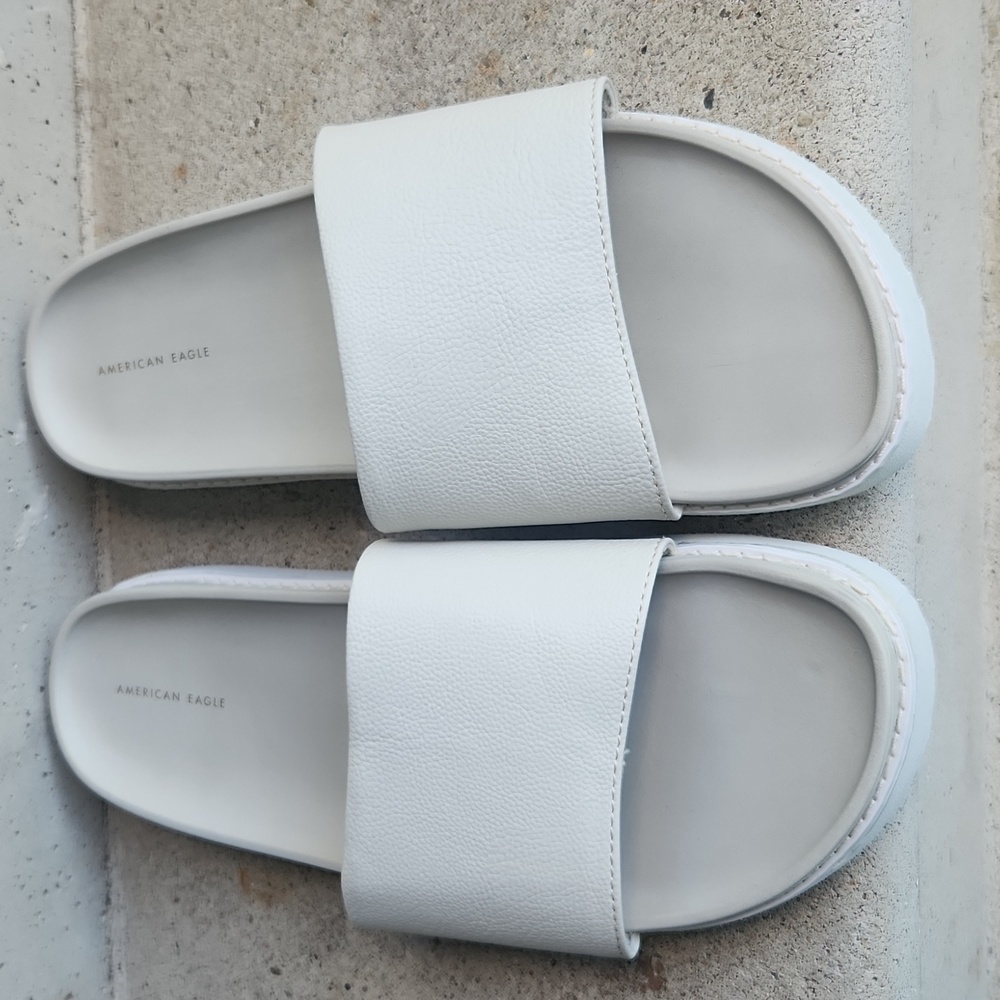 American Eagle Women's White Slide Sandals Size 11. - Picture 2 of 6